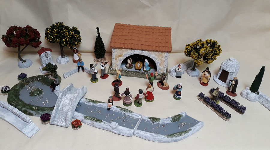 Santons, décors de crèches par l'Atelier des Sources.