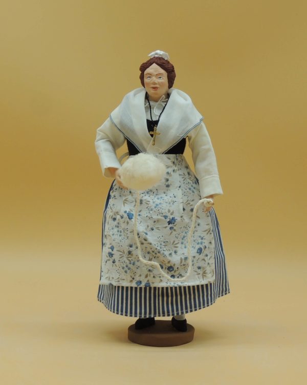 Santon 28 cm Femme à la quenouille